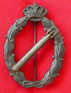 Gradia Militaria  WW2 Italian Airforce, Torpedo Aircraft Officer crew  members breast badge